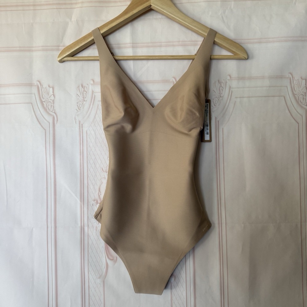 NWT SKIMS Core Sculpt Body Plunge Thong Bodysuit in Clay Size Small